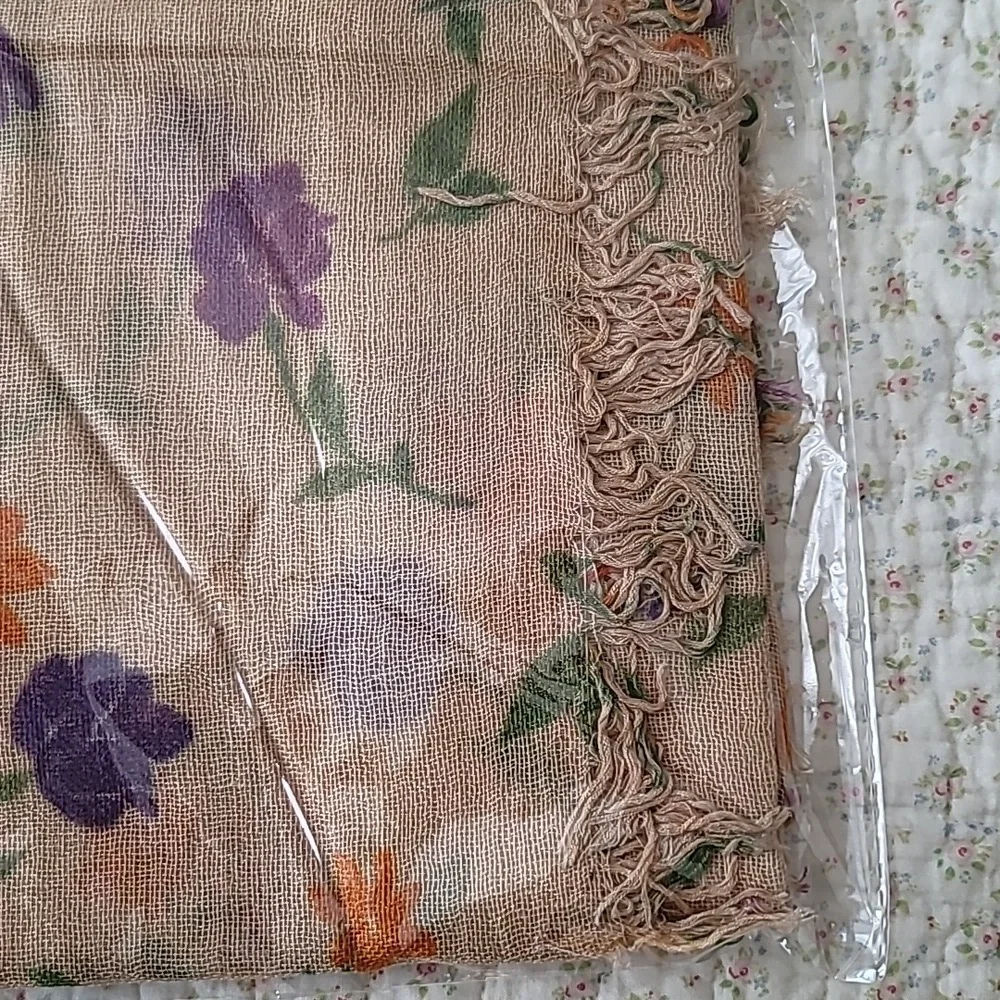 Chan Luu Cashmere And Silk Scarf Valentina Floral New Never Opened - Picture 4 of 5